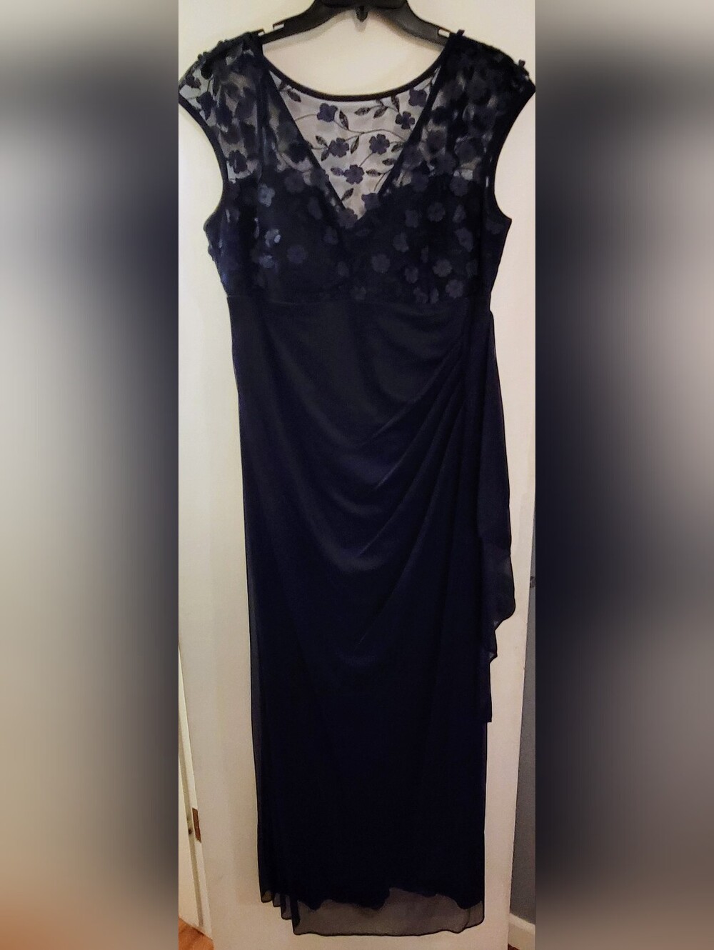 Elegant Navy Blue Lace-Accent Evening Dress